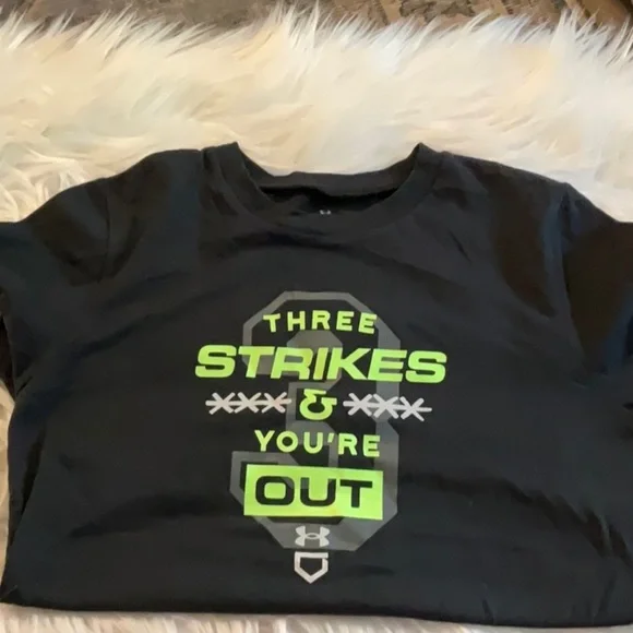 Under Armour Black Short Sleeve Tee Casual Wear - Picture 1 of 3